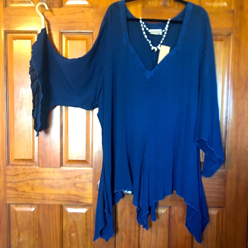 NWT Blouse kerchief hemline w/FREE Shell Necklace